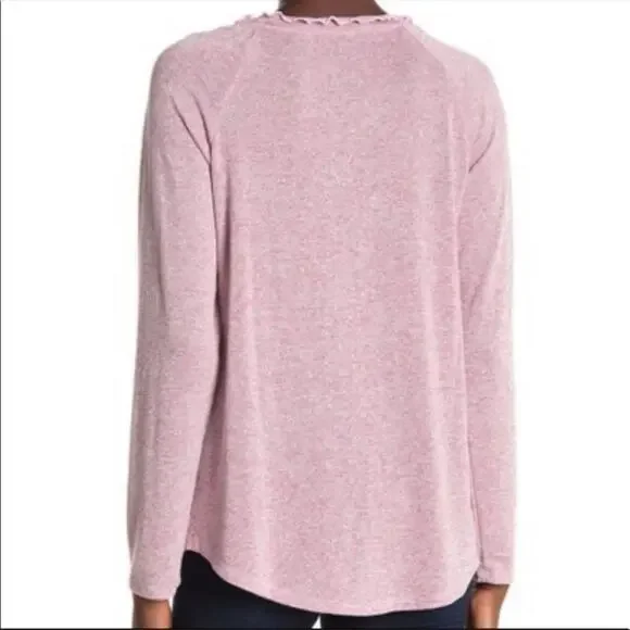 Gibson Ruffle Edge Raglan Pullover - Picture 2 of 12